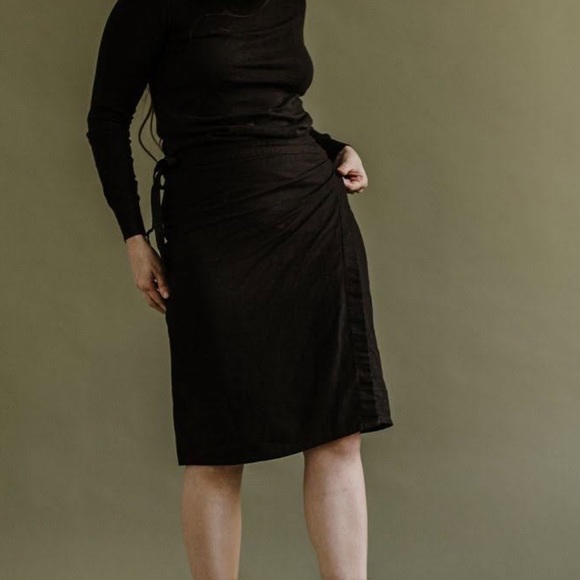 Black Linen Wrap Skirt - Picture 1 of 3